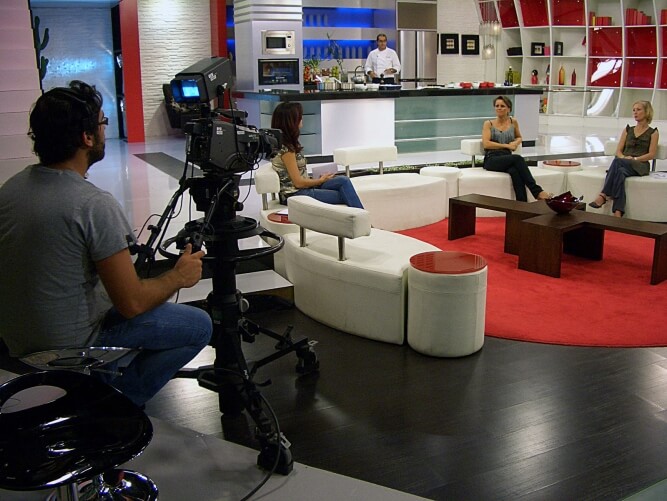 Konzertfoto, Gerlint Bttcher, 2010 Konzertreise Orient, Interview im Fernsehstudio Beirut fr m-tv Libanon  Dr. Lukas Meiners